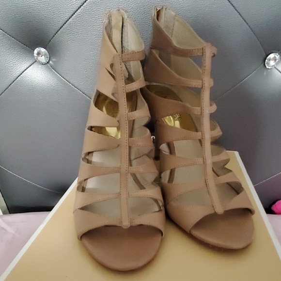 Michael Kors Heels. - Picture 2 of 3